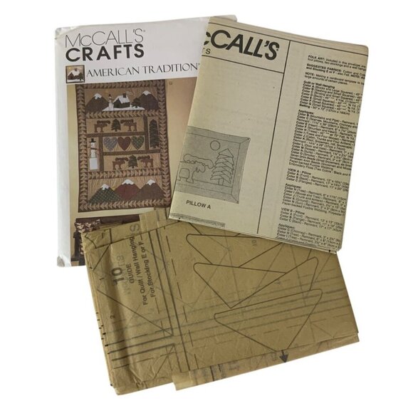 McCalls Crafts 8327 American Tradition Quilt Stocking & Pillow Sewing Pattern - Picture 3 of 3